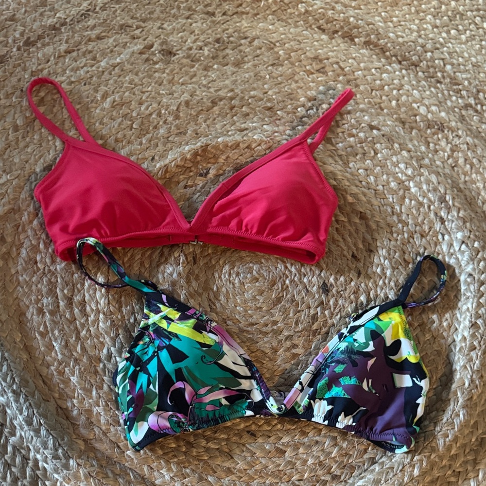 Set of 2 Red Triangle Deep V Bikini Top & Multicolor Printed Tropical Bikini Top